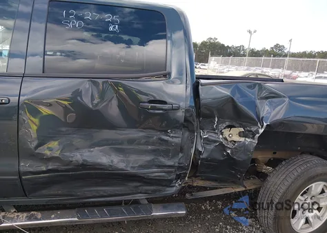 2018 Chevrolet Silverado 1500 1Lt z USA, uszkodzony, nr VIN 3GCPCREC1JG166487